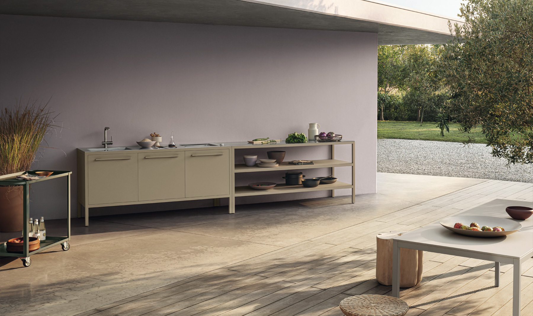 The new outdoor kitchen in powder-coated metal finish