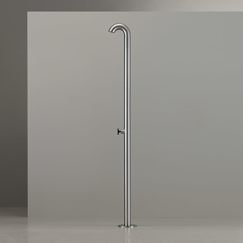 Outdoor shower Bold 05 by Ceadesign